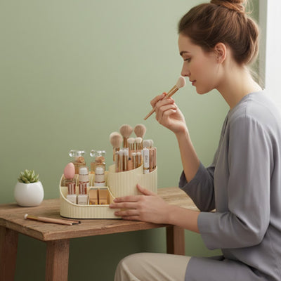 organisateur maquillage rotatif creme dame se maquille