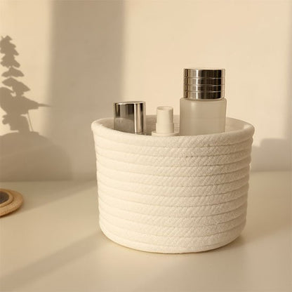 Paniers de rangement en coton blanc rempli de produits