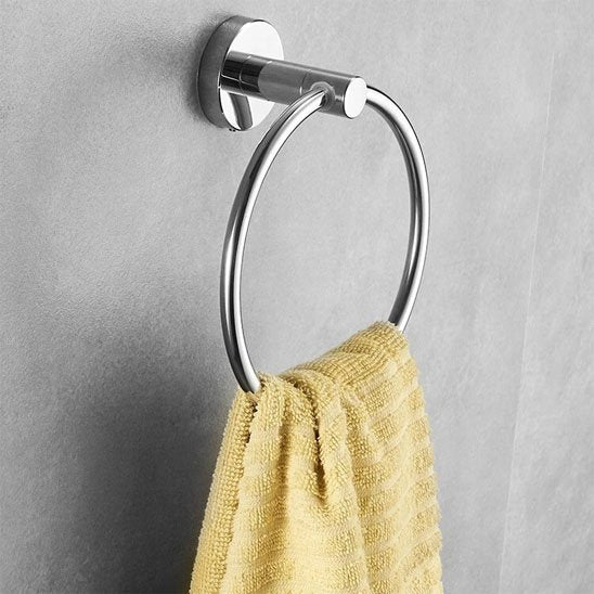 Porte serviette rond acier brosse avec serviette jaune