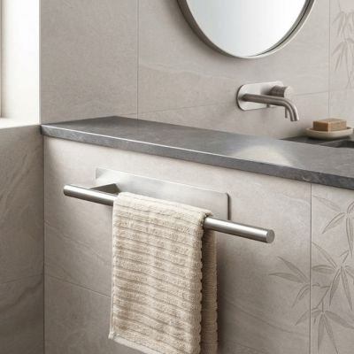Porte serviette salle de bain acier avec serviette beige