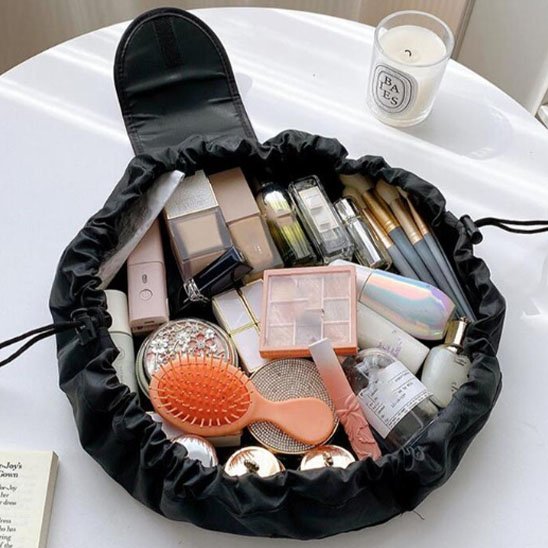 trousse à maquillage bourse noire grande ouverte