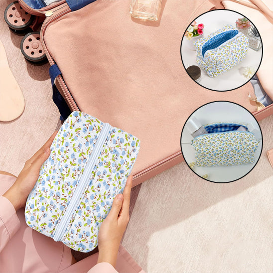 trousse a maquillage motif fleuri bleu mise en valise