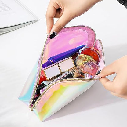 Trousse à maquillage reflet arc en ciel ouverte par 2 mains