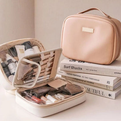 Trousse de toilette femme 2 modeles dont 1 ouvert