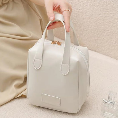 trousse de toilette femme blanche fermee