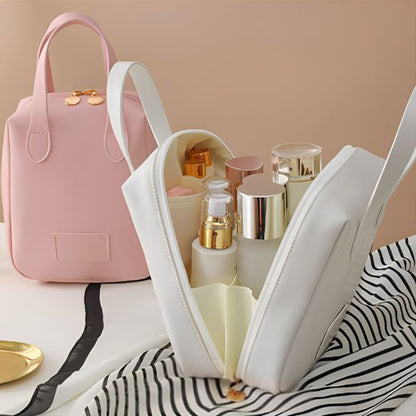 trousse de toilette femme blanche ouverte