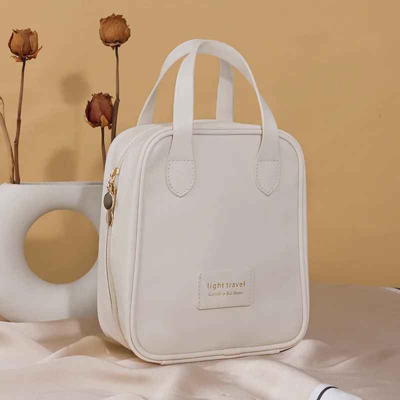 trousse de toilette femme blanche