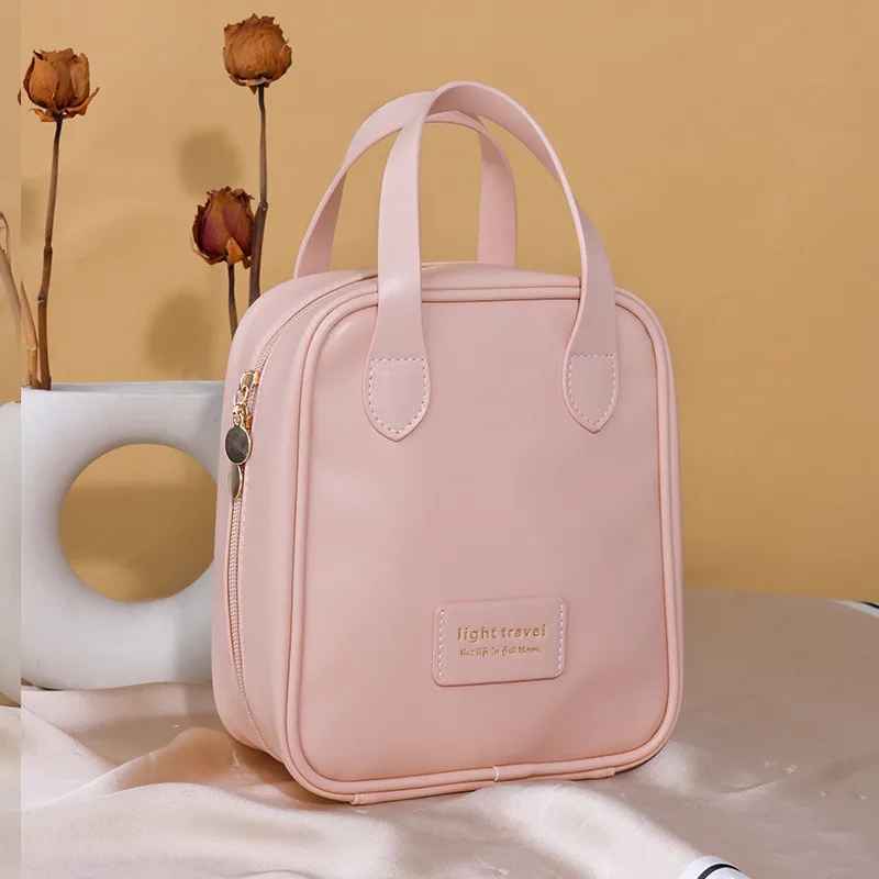 trousse de toilette femme rose presentation