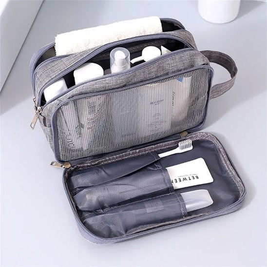 Trousse de toilette grise ouverte compartiment brosse à dent