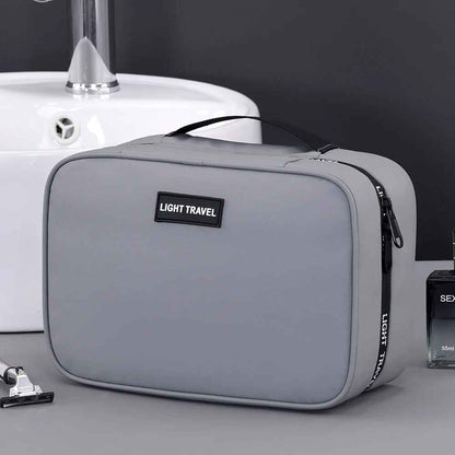 trousse de toilette homme rigide grise de biais