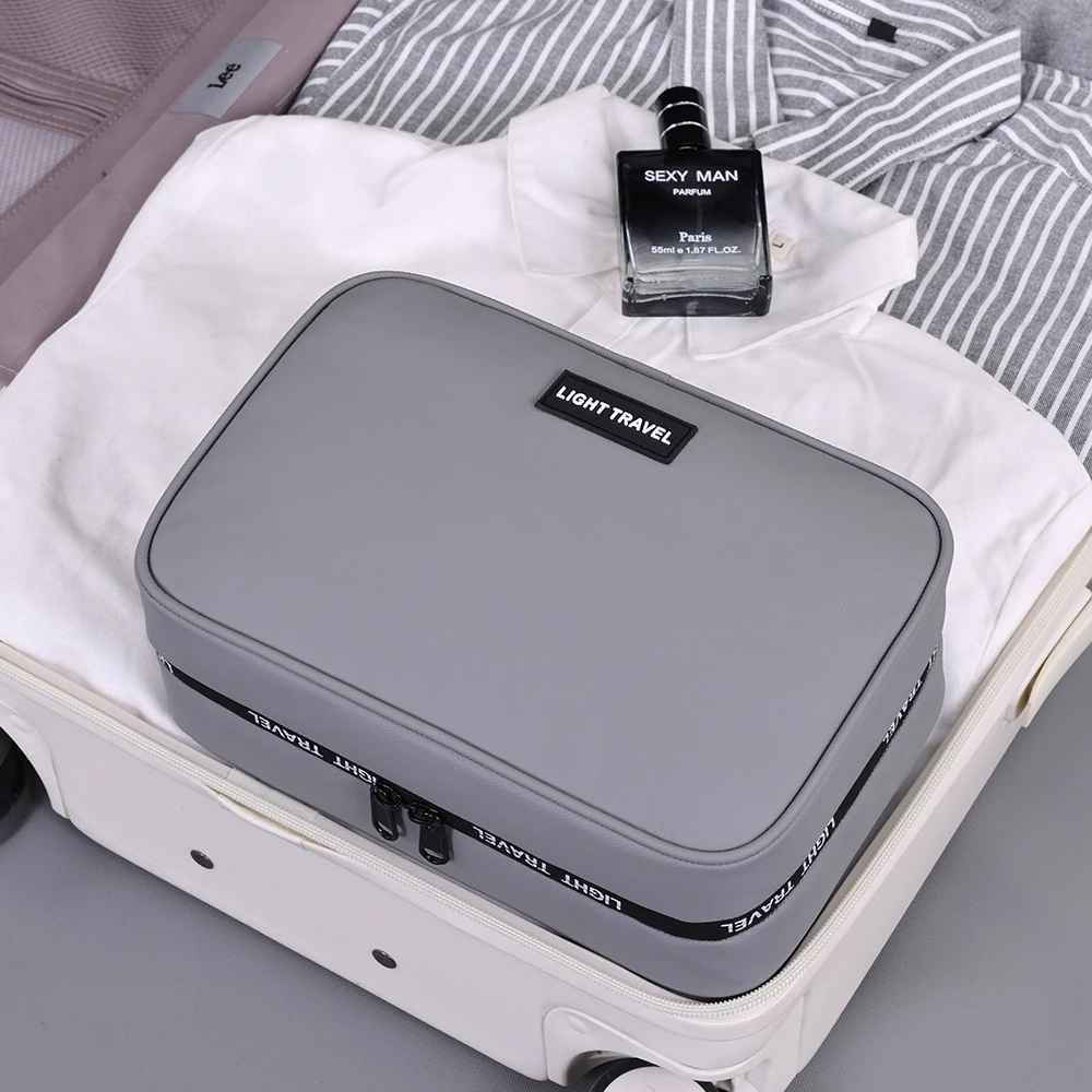 trousse de toilette homme rigide sur chemise