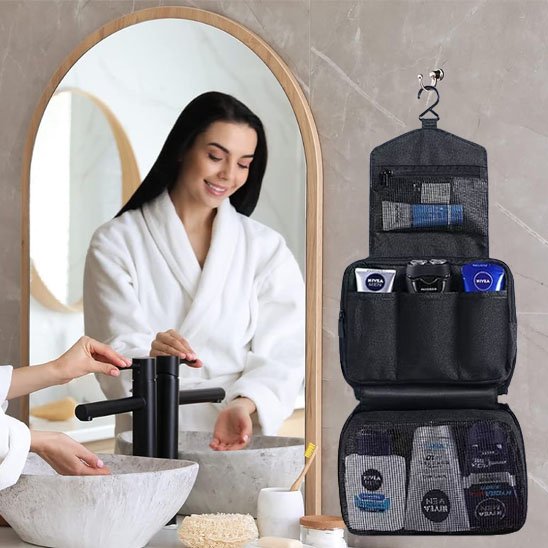trousse de toilette suspendue femme salle de bain