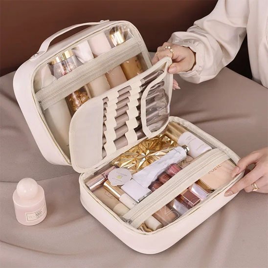 Trousse maquillage beige ouverture complete intérieur