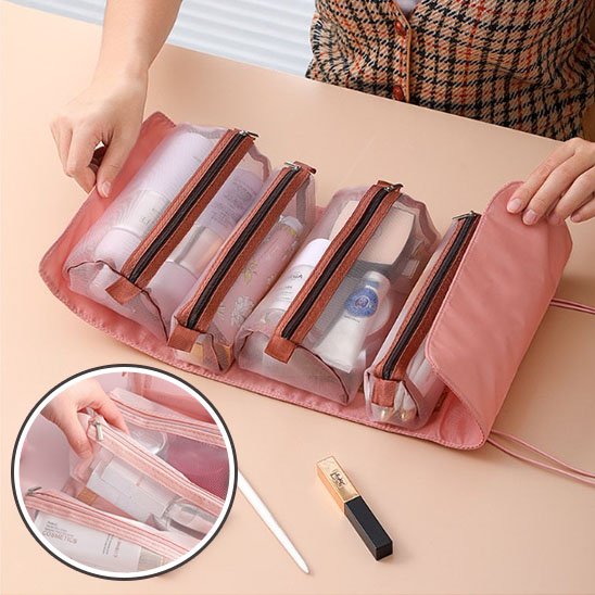 trousse pour maquillage multi-pochettes ouverte rose sur comptoir