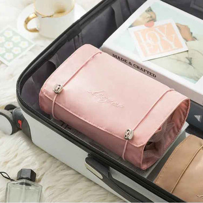 trousse pour maquillage multi pochettes rose dans valise