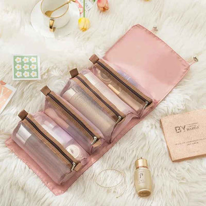 trousse pour maquillage multi pochettes rose ouverte avec produits