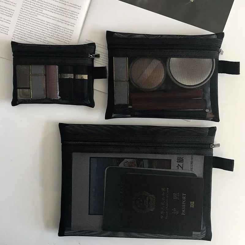 trousses maquillages plates noires 3 dimensions a plat