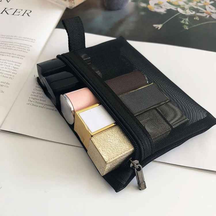 trousses maquillages plates noires rouges a levre